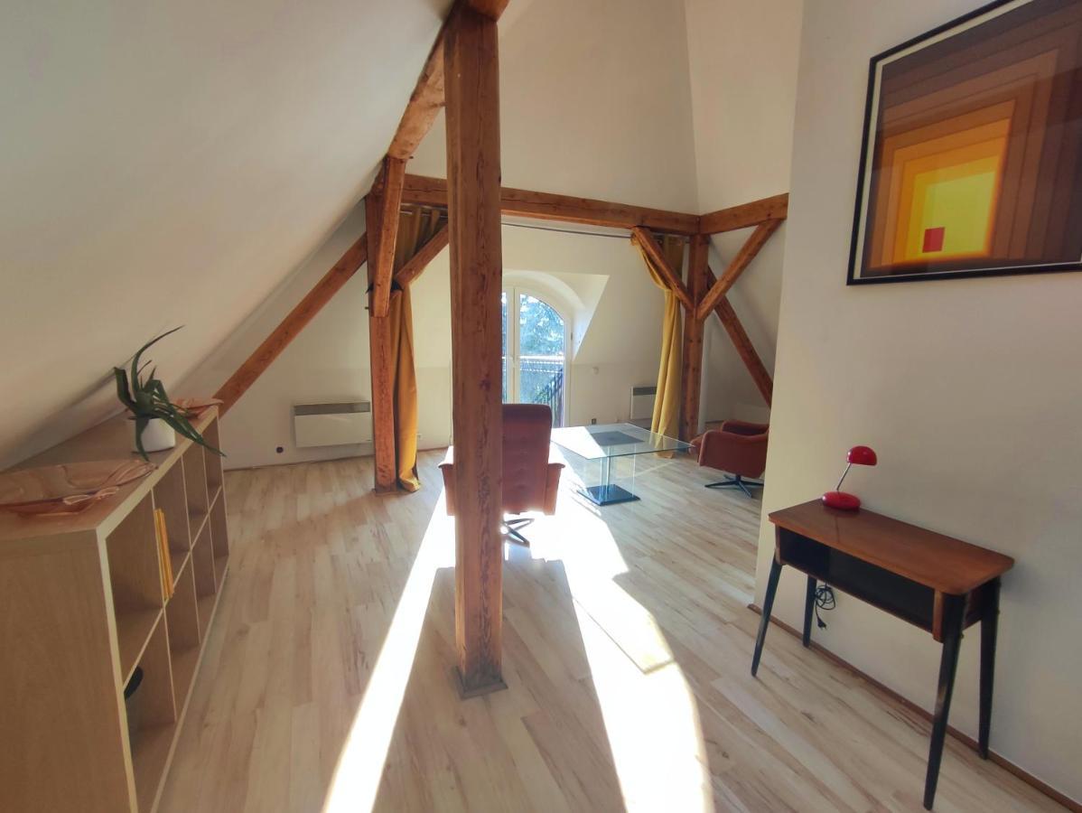 Skyview Mountain Views Apartment