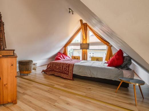 Skyview Mountain Views Apartment
